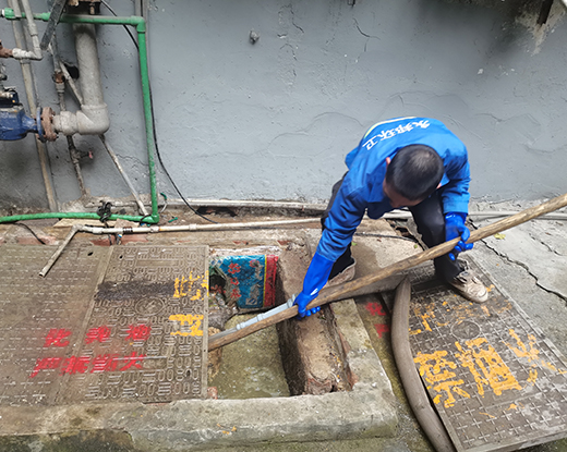 红坪镇清掏化粪池