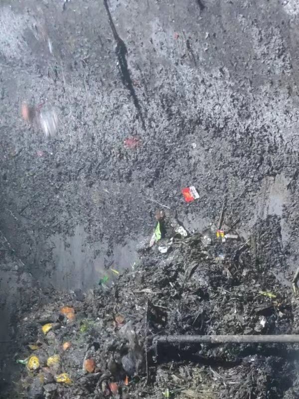 红坪镇污水池清理