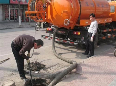 红坪镇清掏化粪池，健康生活从这里开始