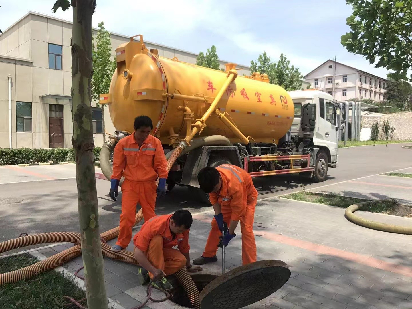 红坪镇化粪池清理与5-8吨吸粪车施工效率分析